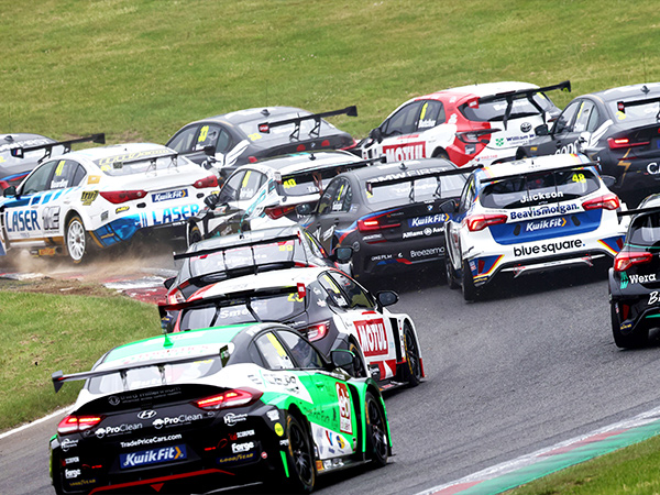 洋書 British Touring Car Racing Touring Car Racing: 1958-2018: The History of the British